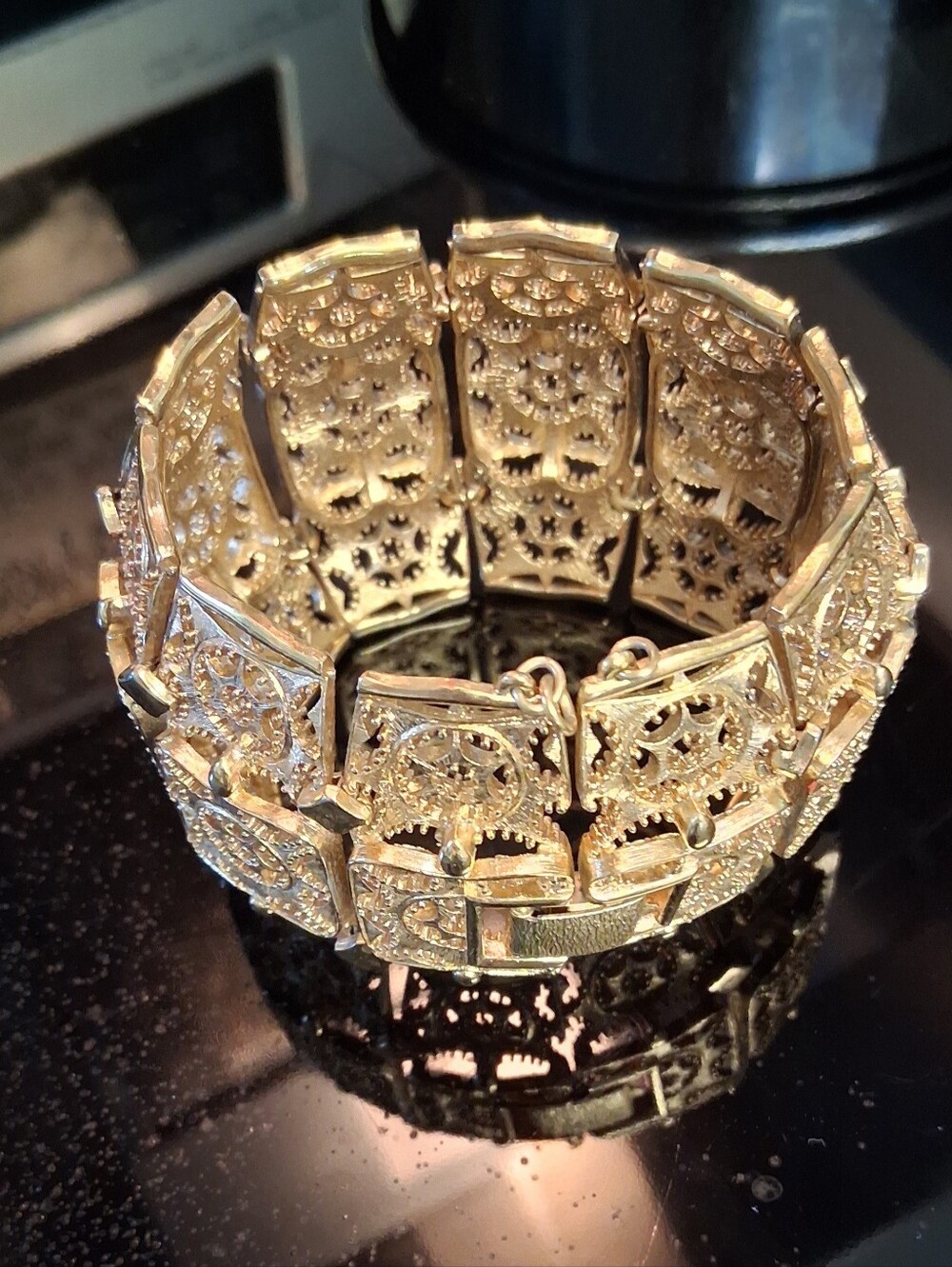 MONET 1960's Vtg "Taboret" 2.5" Wide Link 8.5" Bracelet Gold Tone RARE (Nice !)